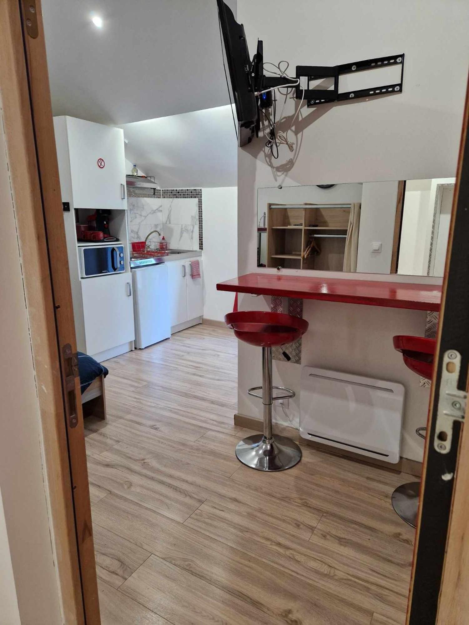 09 - Joli Studio Avec 2 Lits, Logement Tout Equipe Pour 1, 2 Ou 3 Personnes Maximum, Vue Sur Parc Arbore, Parking Privatif Gratuit, Grand Fourgon Possible, Tout Le Linge De Maison Est Fourni Razac-sur-lʼIsle Zewnętrze zdjęcie