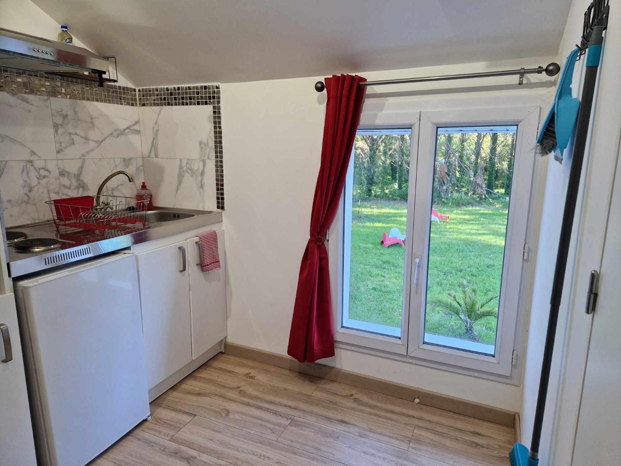 09 - Joli Studio Avec 2 Lits, Logement Tout Equipe Pour 1, 2 Ou 3 Personnes Maximum, Vue Sur Parc Arbore, Parking Privatif Gratuit, Grand Fourgon Possible, Tout Le Linge De Maison Est Fourni Razac-sur-lʼIsle Zewnętrze zdjęcie