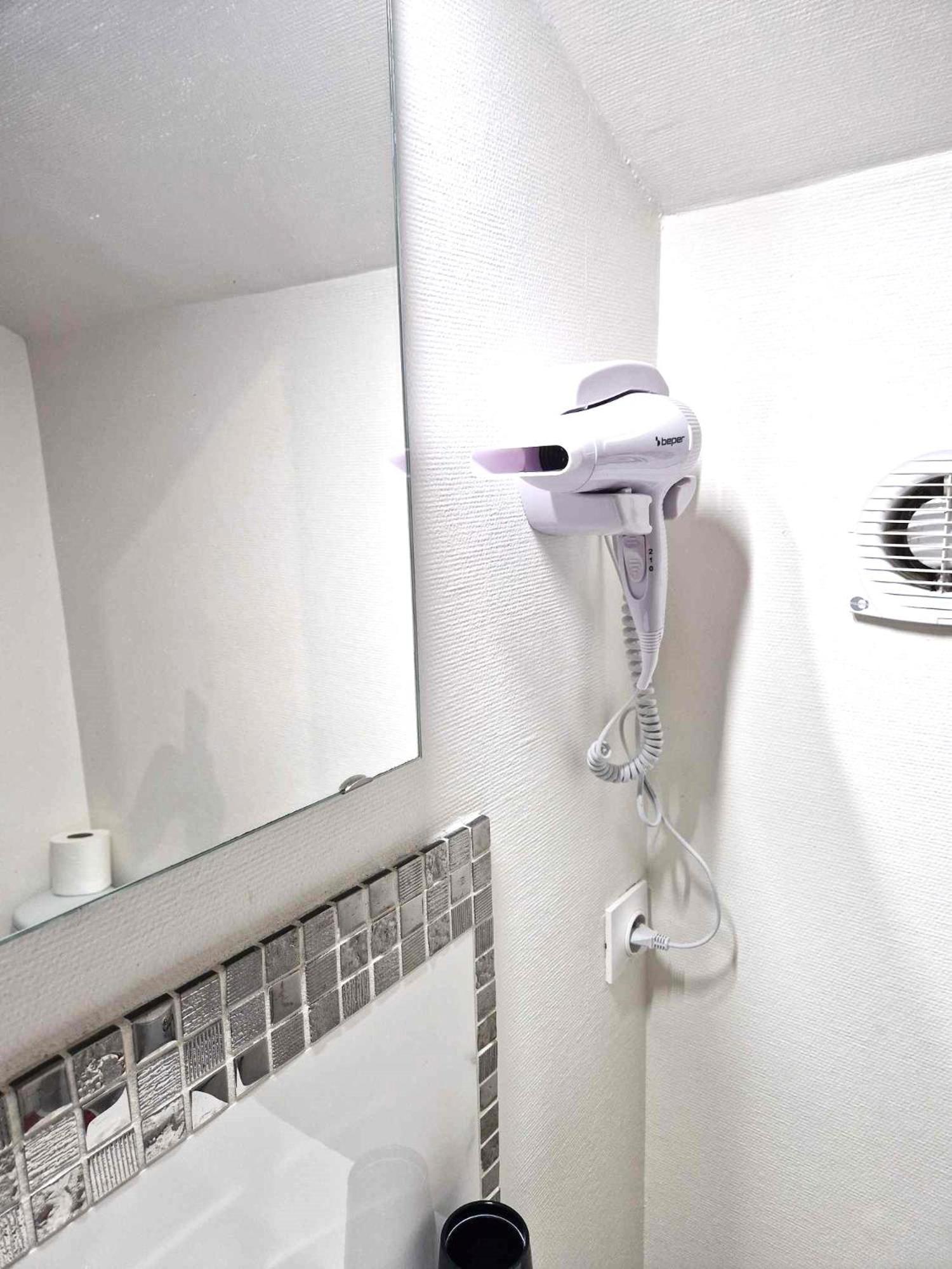 09 - Joli Studio Avec 2 Lits, Logement Tout Equipe Pour 1, 2 Ou 3 Personnes Maximum, Vue Sur Parc Arbore, Parking Privatif Gratuit, Grand Fourgon Possible, Tout Le Linge De Maison Est Fourni Razac-sur-lʼIsle Zewnętrze zdjęcie